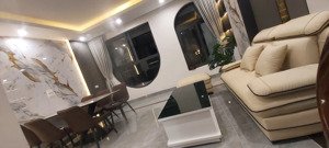 hàng hiếm;siêu phẩm cầu giấy-5 tầng nhà mới tinh-nội thất sang xịn -ngõ nông thẳng-nhỉnh 8 tỷ