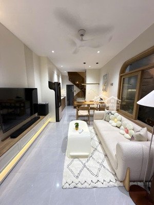 siêu phẩm gần hồ gươm 40m2 x 4 tầng tặng nội thất sổ chính chủ giá chỉ hơn 7 tỷ !!!