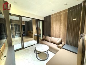 khai trương nhà mới mặt phố dịch vọng hậu, ô tô đỗ cửa