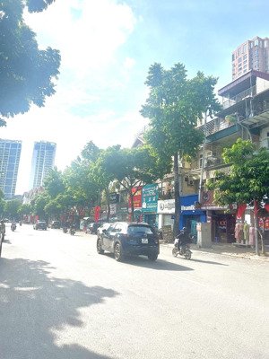 cho thuê nhà lk 80m x 4t, có hầm, kinh doanh sầm uất, vỉa hè rộng. mp nguyễn văn lộc mỗ lao