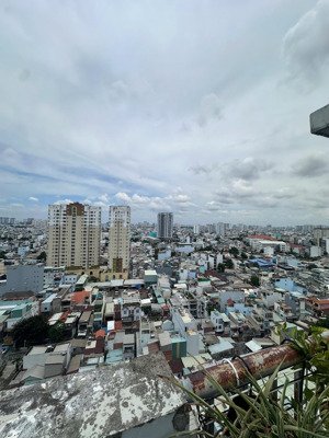 chính chủ bán gấp penhouse babylon dt 105m2 3pn 2wc + 100m2 sân vườn giá 5tỷ5 có sổ. 