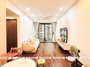 cho thuê 2pn 2wc - full nt giá 15tr/tháng - nhà mới - ở ngay được - free pql, view hồ bơi