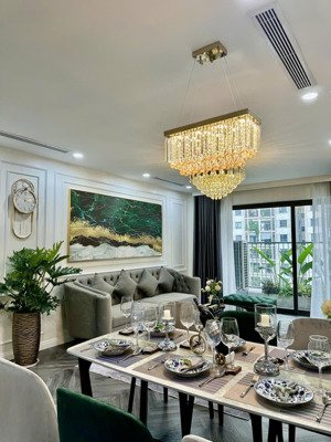 chính chủ cần bán gấp căn hộ kingpalace siêu đẹp 82m 2 phòng ngủ đã có nội thất giá chỉ 7,x tỷ