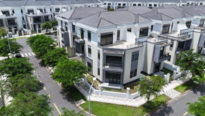 duy nhất căn shop góc 2 mặt tiền. giá tốt nhất hiện tại 12,5 bao phí chuyển nhượng .lh 