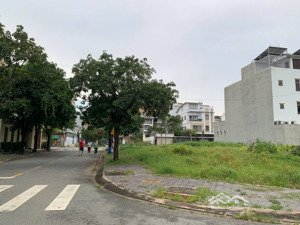 bán gấp lô góc 2 mặt tiền đường 125m2, sổ hồng riêng hướng đông nam, giá bán nhanh 4,4ty