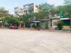 nhà đẹp, rẻ nhất khu vực phường 13, view công viên dt 63 m2, 4 tầng giá 10,54 tỷ