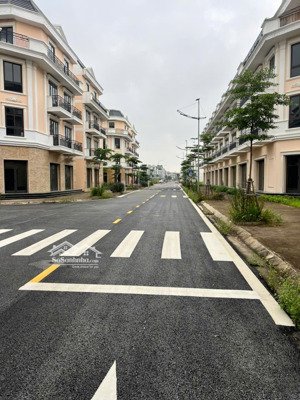 chỉ 4,7 tỉ sở hửu ngay nhà phố shop house 4 tầng 75m2 cách trung tâm hà nội 12km