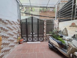 hot; siêu phẩm cầu giấy-5 tầng nhà dân xây -2 mặt thoáng-ngõ nông 40m ra phố-giá nhỉnh 15 tỷ