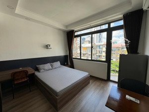 cho thuê căn hộ studio ban công, máy giặt riêng bến vân đồn q4 gần gold view, đh luật, khánh hội