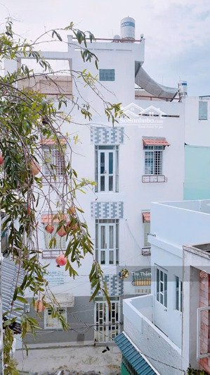 cho thuê nguyên căn hẻm 239 bà hom, phường 13, quận 6, trệt + 2 lầu + st giá 9tr/ tháng