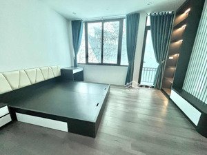 thật 100%, em chính chủ cần bán nhà 5 tầng, mt 8m, 33m, cách phố 30m 7.5 tỷ, full công năng