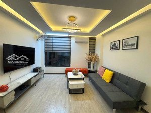 pháo đài láng, gía hợp lý, có thang máy, nhà mới ở ngay, có sổ dt 43mx6tầng ngõ thông, kd tốt