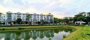 chính chủ cần gấp bán giá chỉ 10 tỷ lavila kiến á phước kiểng 5.5x17.6 . lh 