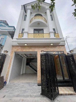 nhà phố cần bán gấp . đường bạch đằng/q bình thạnh. 80m2(5,5m x 14,5m)giá 3 tỷ 950.