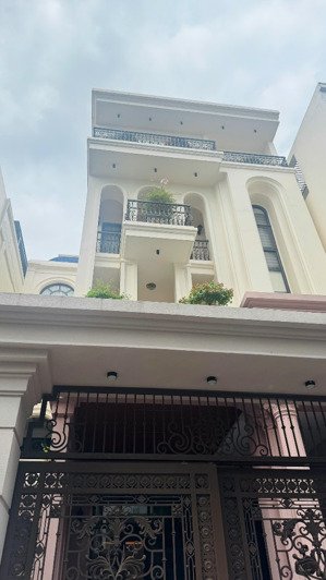 (sốc )24 tỷ biệt thự 7.5 x 20 (142m2) 4 tầng ngay nhà ga t3 - hoàng hoa thám