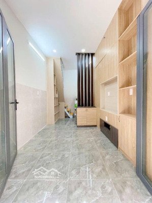 chỉ 2,7 tỷ - hẻm 3,5m sát hẻm xe hơi - nhà 3 tầng 2pn 3wc