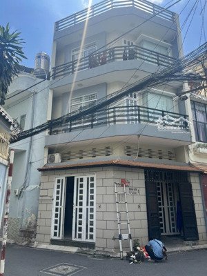 giảm 500tr bán chdv 5 tầng ( 4.2x11) hxh 5m tráng nhựa,p.1, ngay sát ngã tư phú nhuận