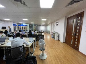 cho thuê văn phòng trần duy hưng 130m giá chỉ 23 triệu/tháng