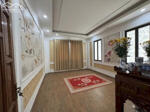 BÁN NHÀ THẠCH BÀN LONG BIÊN 5 TẦNG 40M2 – NHÀ ĐẸP-LÔ GÓC- OTO ĐỖ CỬA- KHÁCH CHỈ CẦN XÁCH VALI VỀ Ở