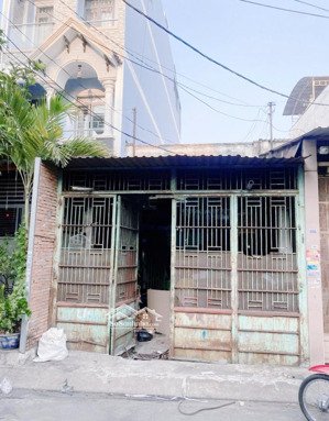 nhà chính chủ - thạch lam 4x21m cấp 4 hẻm 8m thông