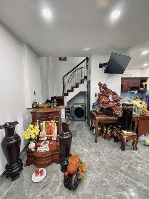 nhà có sổ đường 6.2m cao bá nhạ - q1. giá 4tỷ550. đang cho thuê 29tr. gần bệnh viện da liễu tp. hcm