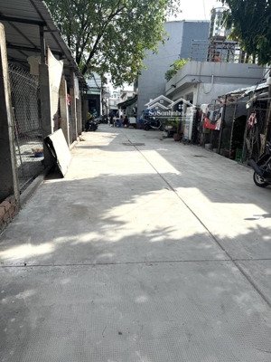 dãy phòng trọ gồm 12 phòng hẻm 1/ đường nguyễn văn quá, đông hưng thuận, q12, dt 230m2, ngang 10m.