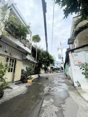 bán nhà 60m2 (4,5x12m), hẻm 8m, giáp vòng xoay đầm sen - quận 11, chỉ 8.x tỷ. tl