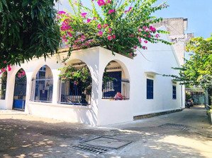 cần tiền bán căn home stay nghỉ dưỡng bãi tắm hòn chồng khoảng 1km, cách đường 2/4 chỉ vài chục mét