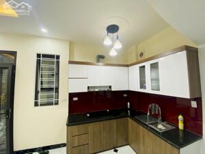 BÁN NHÀ BÁT KHỐI 5 TẦNG 31M2 -MỚI TINH - NỘI THẤT HIỆN ĐẠI - Ô TÔ ĐỖ CỔNG -100m RA CẦU THANH TRÌ