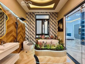 chủ cần bán gấp căn biệt thự phường 11 quận gò vấp , vị trí cực đẹp đường xe hơi vào tận nhà , cụt