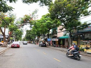 bán đất tặng nhà c4 đang kinh doanh đường nguyễn công trứ, sát chính hữu, vài trăm m ra biển mỹ khê