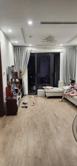 cực hiếm! 2 ngủ ban công đông nam sẵn sổ giá hơn 5 tỷ