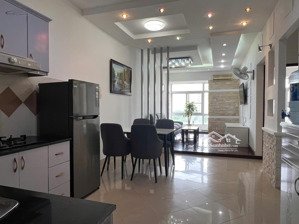 căn hộ view hồ bơi dt 71m2, 2pn 1wc đang có hd thuê 12tr/ tháng tại chung cư sky garden 2, q7
