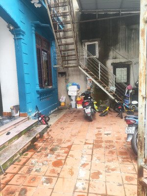 bán nhà dân xây thạch bàn long biên dt 106m2 mt 7.9m 2tầng 13.4ty hiện tại là 2 sổ đỏ