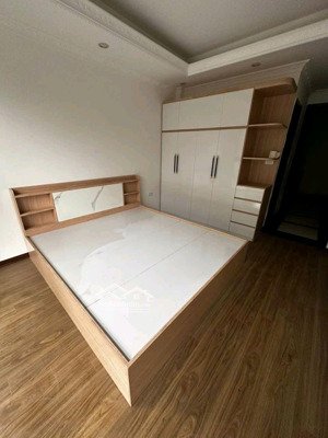 cho thuê nhà nguyên căn cổ linh chỉ 12.5 triệu có thang máy.