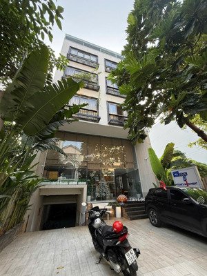 tòa chdv khu quốc hương, thảo điền, quận 2. 8.5x25 cn 205m2 tn 200tr/tháng 7 tầng giá chỉ 58 tỷ