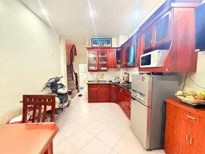 siêu hiếm phố hoàng cầu 5 tầng khung cột chắc chắn trung tâm đống đa - gần phố, ô tô - 10m ra phố