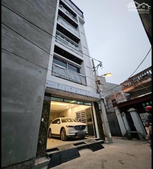 gara oto 7 chỗ, hàng xóm aeon mall, đường cổ linh 45m2 x 6tầng nhỉnh 10tỷ