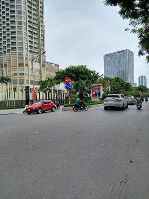 bán nhà mặt phố tại đường lạc long quân 490m2, giá 140 tỷ. tây hồ