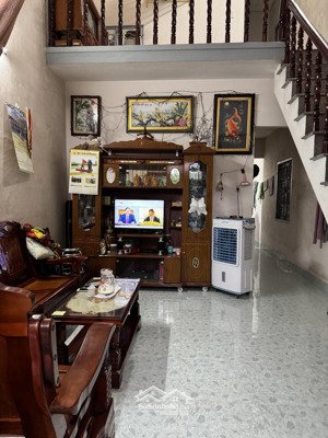 bán căn nhà có gác lửng hướng đông nam phường vĩnh hoà diện tích 52,8 m giá 2 tỷ 5 cách biển 300 m