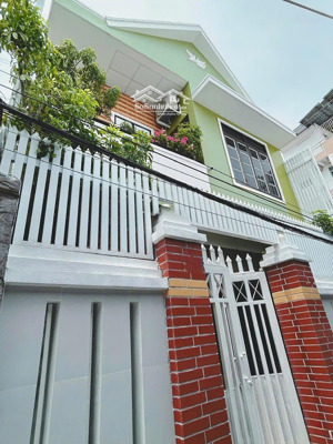 bán nhà góc đẹp 2 tầng hẻm thông dã tượng và hoàng diệu cách biển 300m ,dt 60m giá 4 tỷ 800