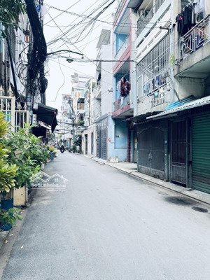 bán chdv mặt tiền kinh doanh , nở hậu tài lộc ngay chợ phạm văn hai , giáp quận 3