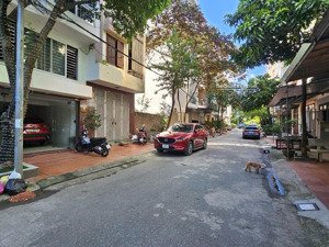 bán nhà cạnh đh thương mại 55m2 mt5m ô tô đỗ cửa 9.25 tỷ