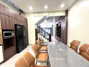 bán nhà cạnh đh thương mại 54m2 ô tô tránh 50m 7.9 tỷ