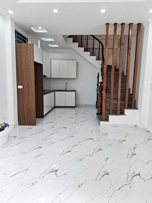 trung kiên tây tựu bắc từ liêm hà nội: thiết kế: 4,5 tầng. diện tích: 31m. vị trí đẹp ngay đại học