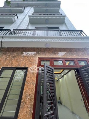 kinh doanh tốt nhà 5 tầng, ô tô vào tận nhà đúng 60m ra đường ql6.