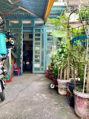 bán nhà hẻm xe hơi 4m đường huỳnh văn bánh q.pn - dt 42m2, cách mt 2 căn - 9.3 tỷ