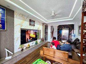 siêu phẩm nam từ liêm gần louis city, him lam 6 tầng thang máy- full nội thất - ở ngay c.h.ỉ 8.xt.ỷ