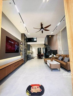 bán nhà đường đại mỗ: dt 40m2 4m, nhà dân xây chắc chắn, ô tô đỗ cổng, kinh doanh.