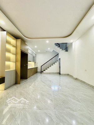 bán nhà mới koong phúc lợi, long biên diện tích: 43m x 5 tầng thiết kế hiện đại, 2 m